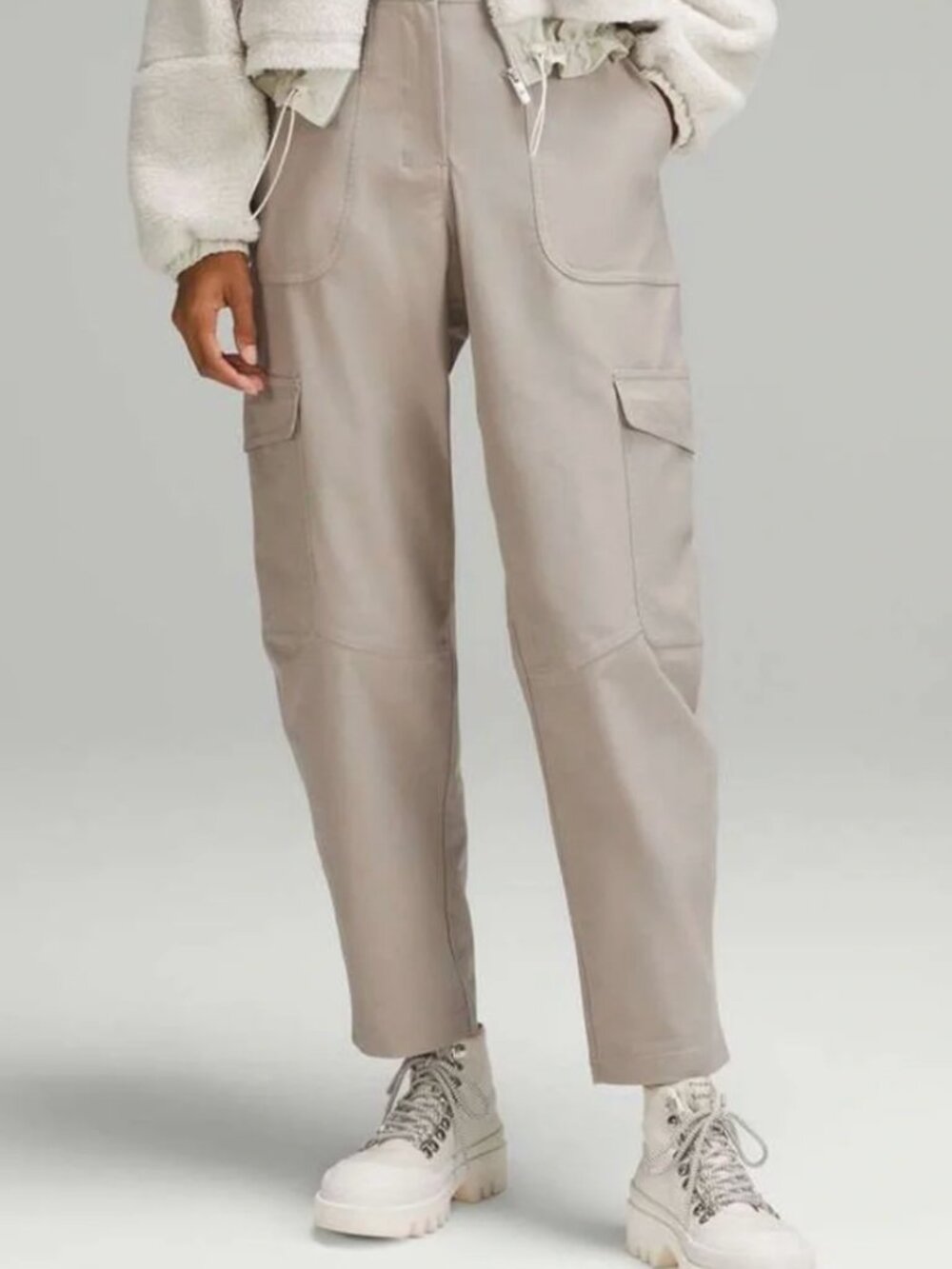 Lululemon Light Utilitech Cargo Pocket High-Rise Pant Size 26